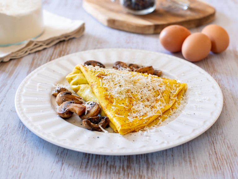 Salta crepes med svamp