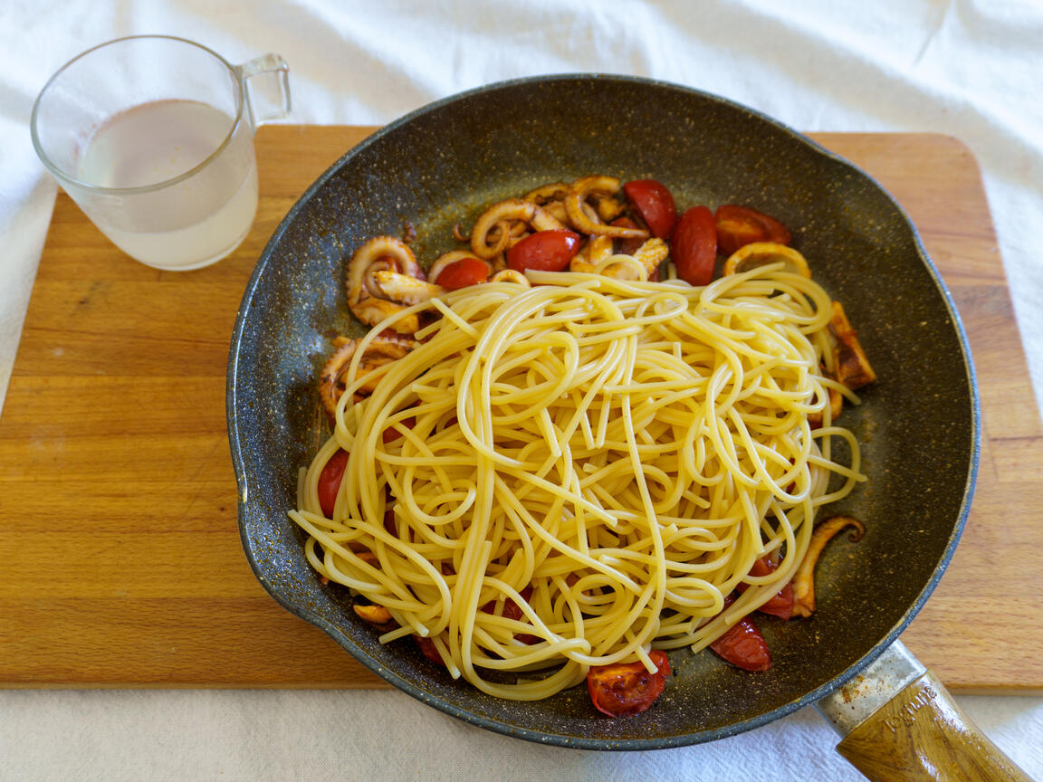 Spaghetti med småbläckfisk - steg 8