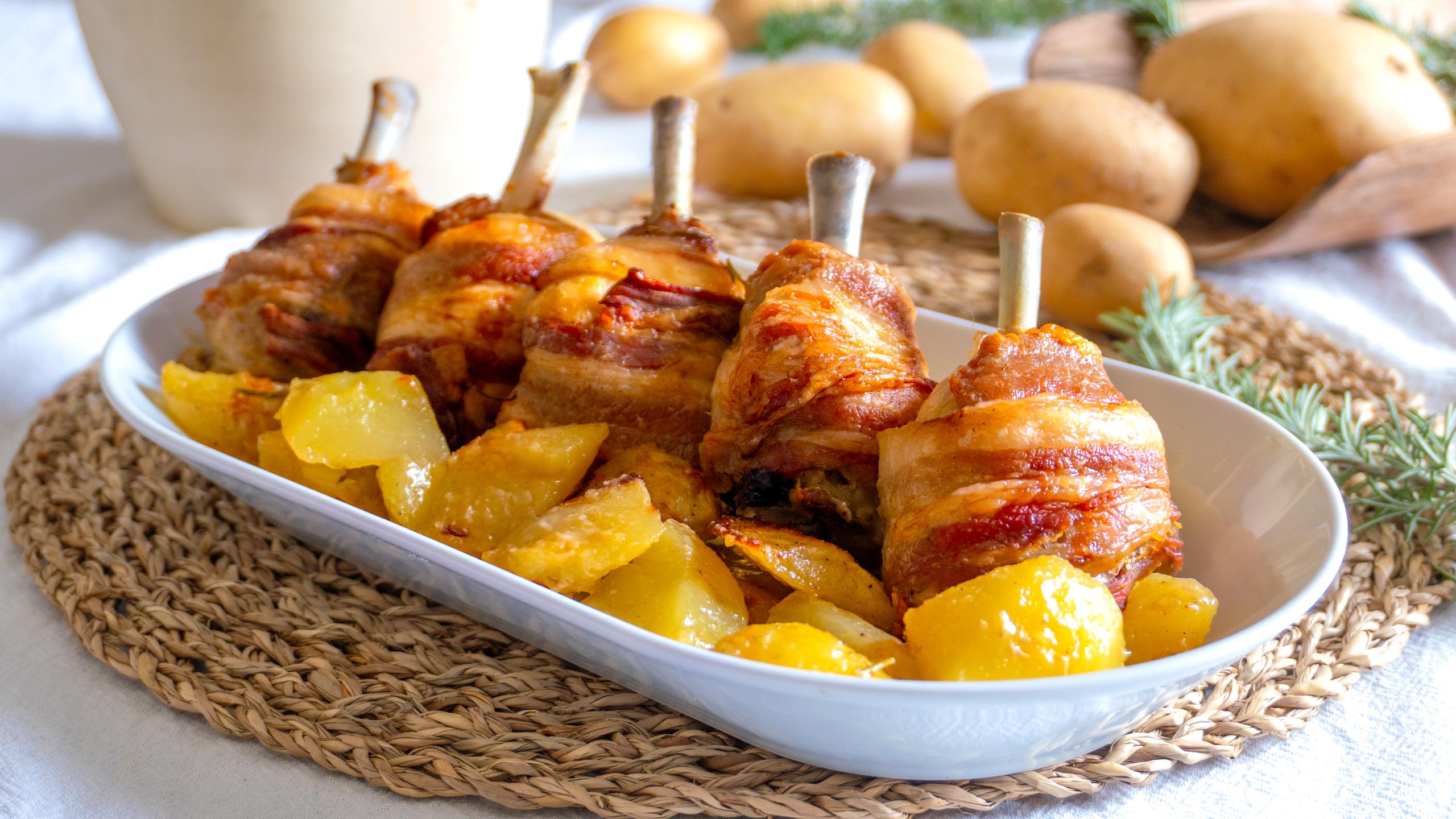 Ugnsbakade kycklinglår med bacon