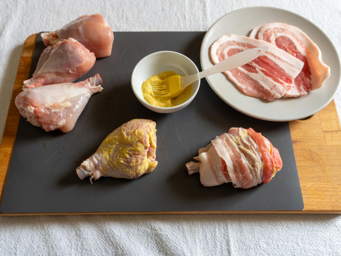 Ugnsbakade kycklinglår med bacon - steg 2