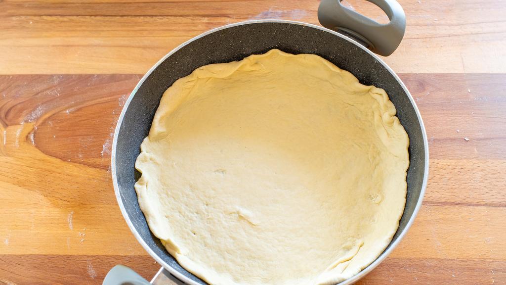 Matpaj i stekpanna med mangold och rökt scamorza