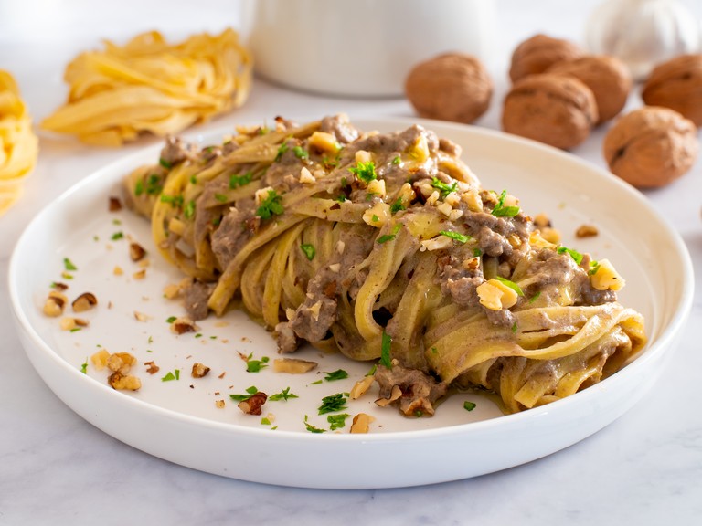 Pasta med svamp- och valnötskräm