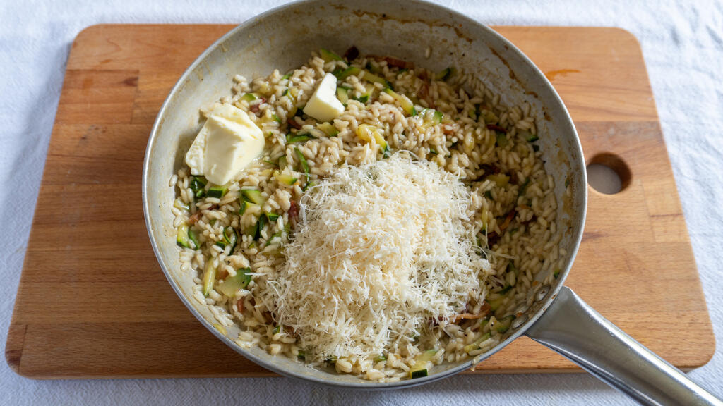 Risotto med guanciale och zucchini