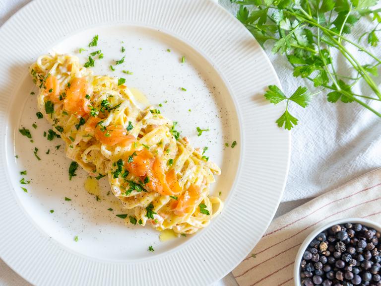 Tagliolini med rökt lax